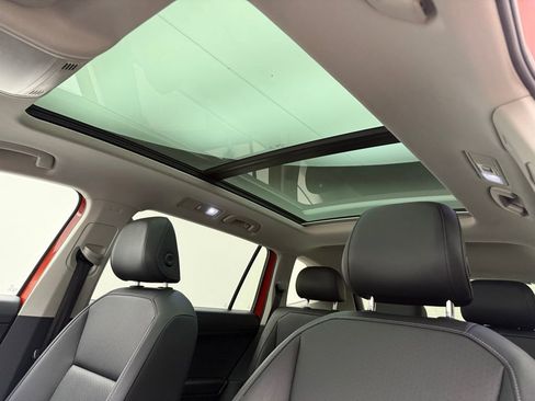 Used 2019 Volkswagen Tiguan SE w/ Panoramic Sunroof Package image 19