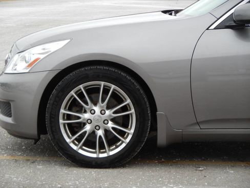 Used 2007 INFINITI G35 Journey w/ Performance Tire & Wheel Pkg image 12