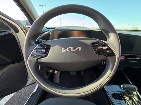 Certified 2024 Kia Niro LX image 10