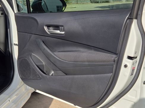 Used 2021 Toyota Corolla LE image 29