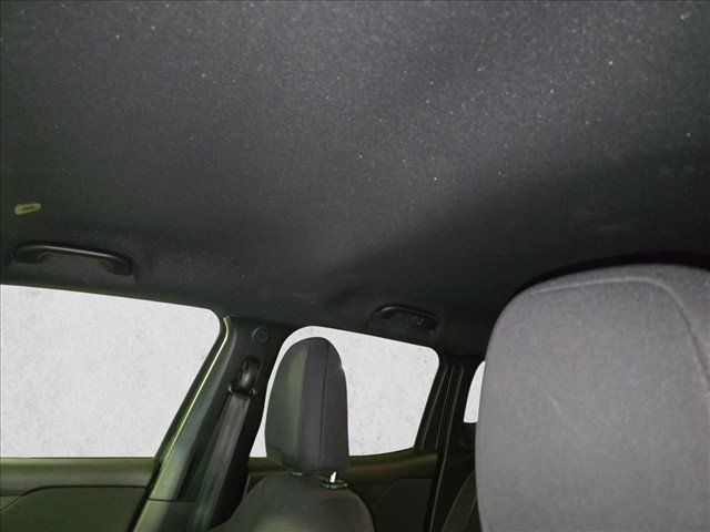 Used 2021 Jeep Renegade Latitude AWD/4WD image 28