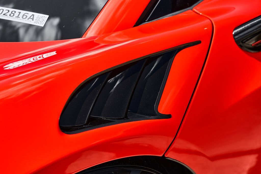 Used 2025 McLaren Artura Spider RWD image 12