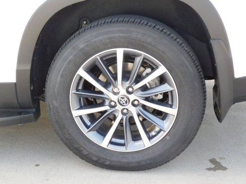 Certified 2019 Toyota Highlander XLE FWD image 5