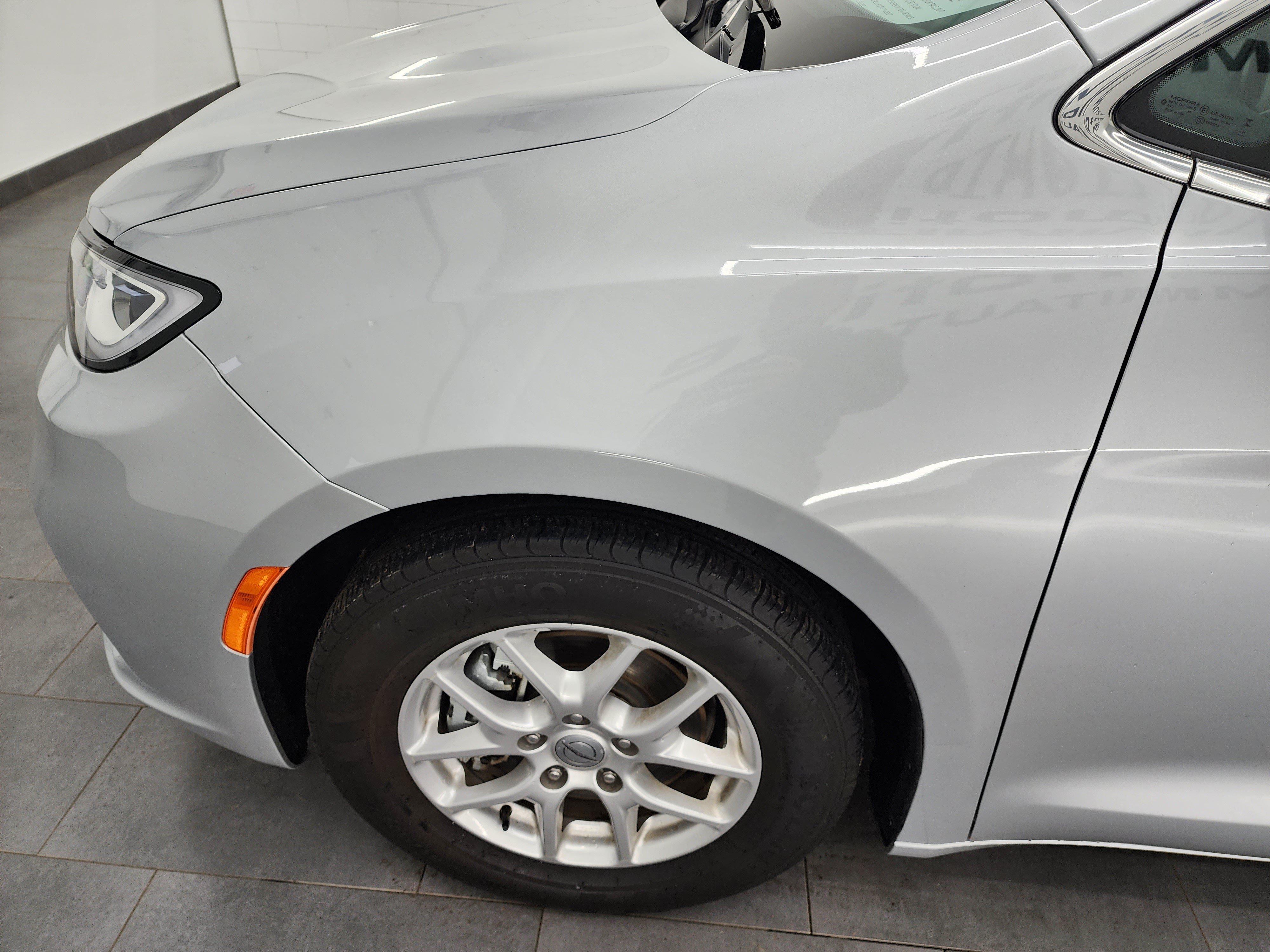 Used 2024 Chrysler Pacifica Touring-L FWD image 33