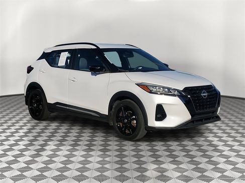 Certified 2022 Nissan Kicks SR w/ Premium Package image 2