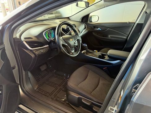 Used 2017 Chevrolet Volt LT FWD image 16