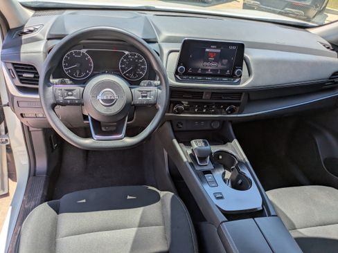 Used 2024 Nissan Rogue S image 11