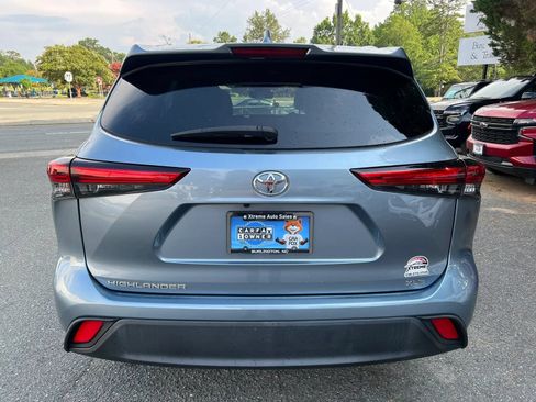 Used 2022 Toyota Highlander XLE FWD image 5