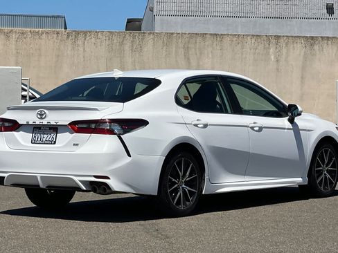 Used 2021 Toyota Camry SE FWD image 2