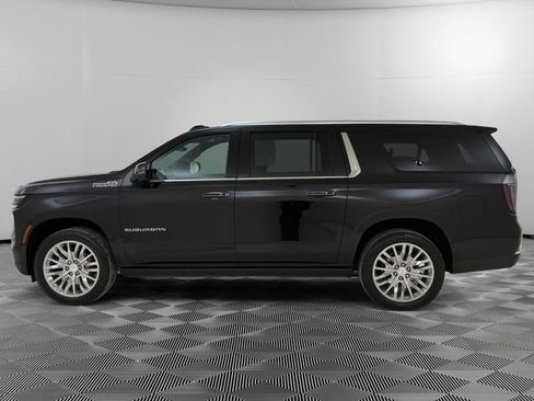 Used 2025 Chevrolet Suburban High Country image 6