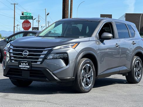 Used 2025 Nissan Rogue SV AWD/4WD image 9