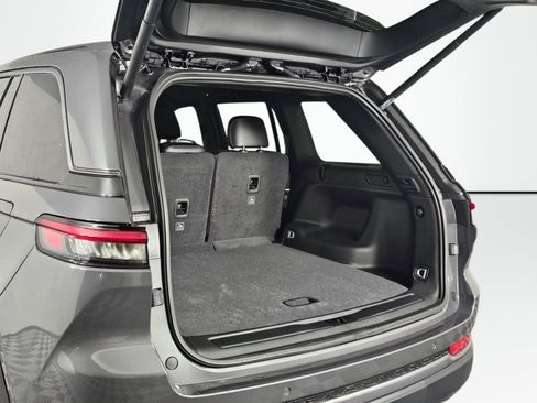 New 2026 Jeep Grand Cherokee Altitude AWD/4WD image 17