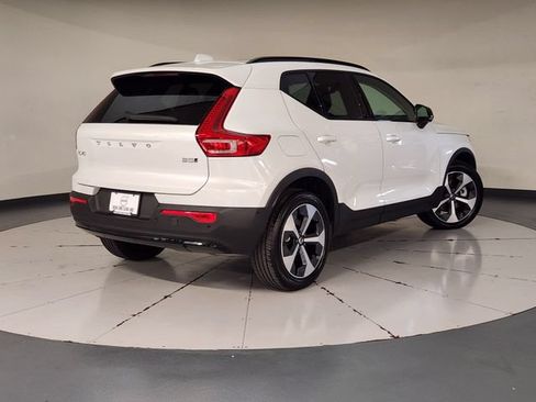 Certified 2026 Volvo XC40 B5 Plus AWD/4WD image 2