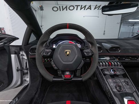 Used 2019 Lamborghini Huracan Performante AWD/4WD image 40