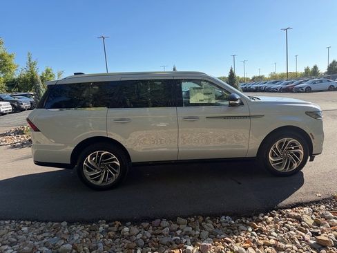 New 2025 Lincoln Navigator Reserve image 6