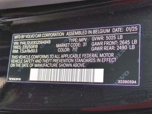 Certified 2025 Volvo XC40 B5 Plus AWD/4WD image 25