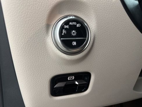 Used 2025 Mercedes-Benz C 300 Sedan image 17