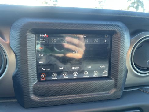 Used 2018 Jeep Wrangler Unlimited Sport S image 22