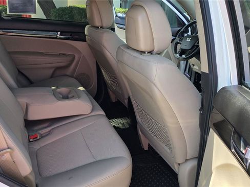 Used 2013 Kia Sorento LX w/ Convenience Pkg FWD image 13