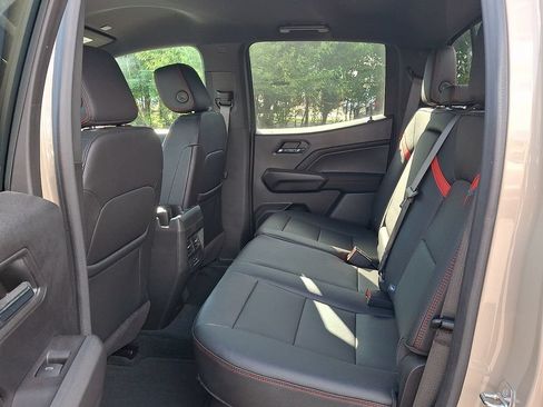 Used 2023 Chevrolet Colorado Z71 w/ Z71 Convenience Package 2 AWD/4WD image 10