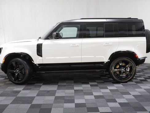 Used 2025 Land Rover Defender 110 X-Dynamic SE image 4