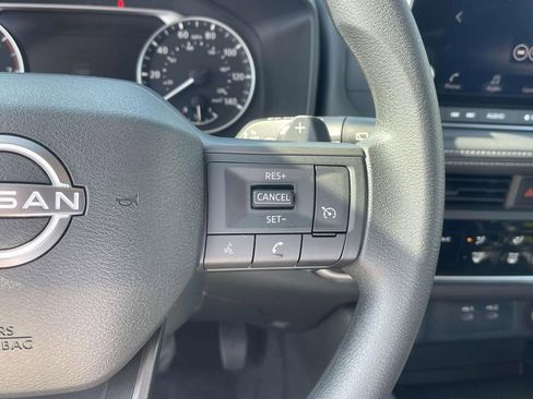 Used 2025 Nissan Rogue S image 19