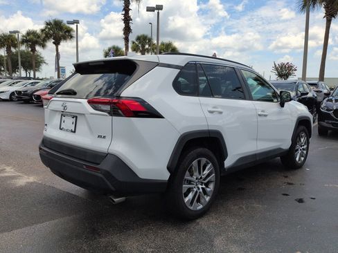Used 2019 Toyota RAV4 XLE Premium FWD image 4