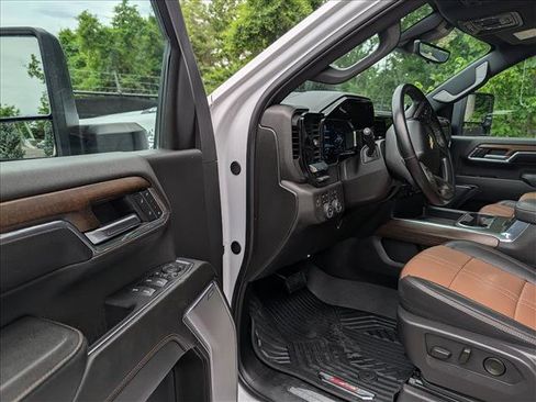 Used 2024 Chevrolet Silverado 2500 High Country w/ High Country Premium Package AWD/4WD image 30