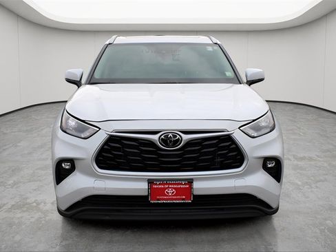 Certified 2025 Toyota Highlander XLE image 7