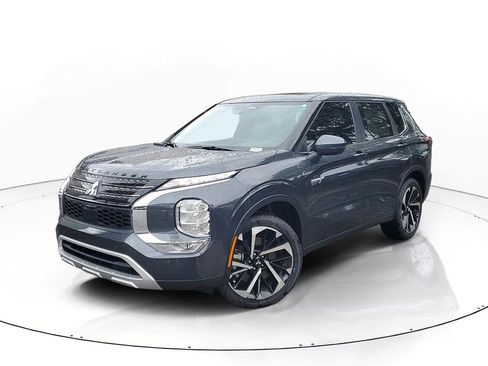 New 2025 Mitsubishi Outlander SE image 3