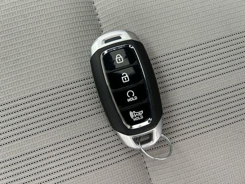 Used 2025 Hyundai Venue SEL image 33