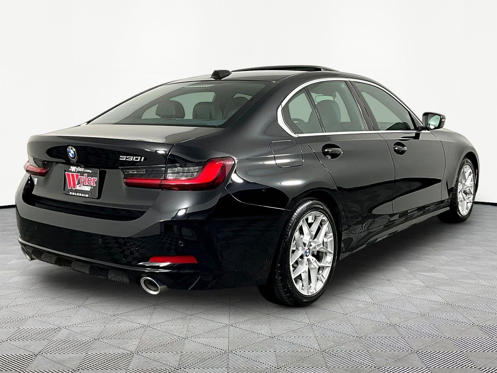 Used 2025 BMW 330i Sedan RWD image 6