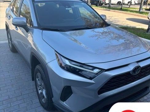 Used 2025 Toyota RAV4 XLE w/ Convenience Package FWD image 3