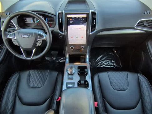Used 2024 Ford Edge Titanium image 16