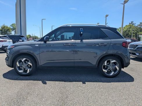 Used 2024 Hyundai Venue Limited image 6