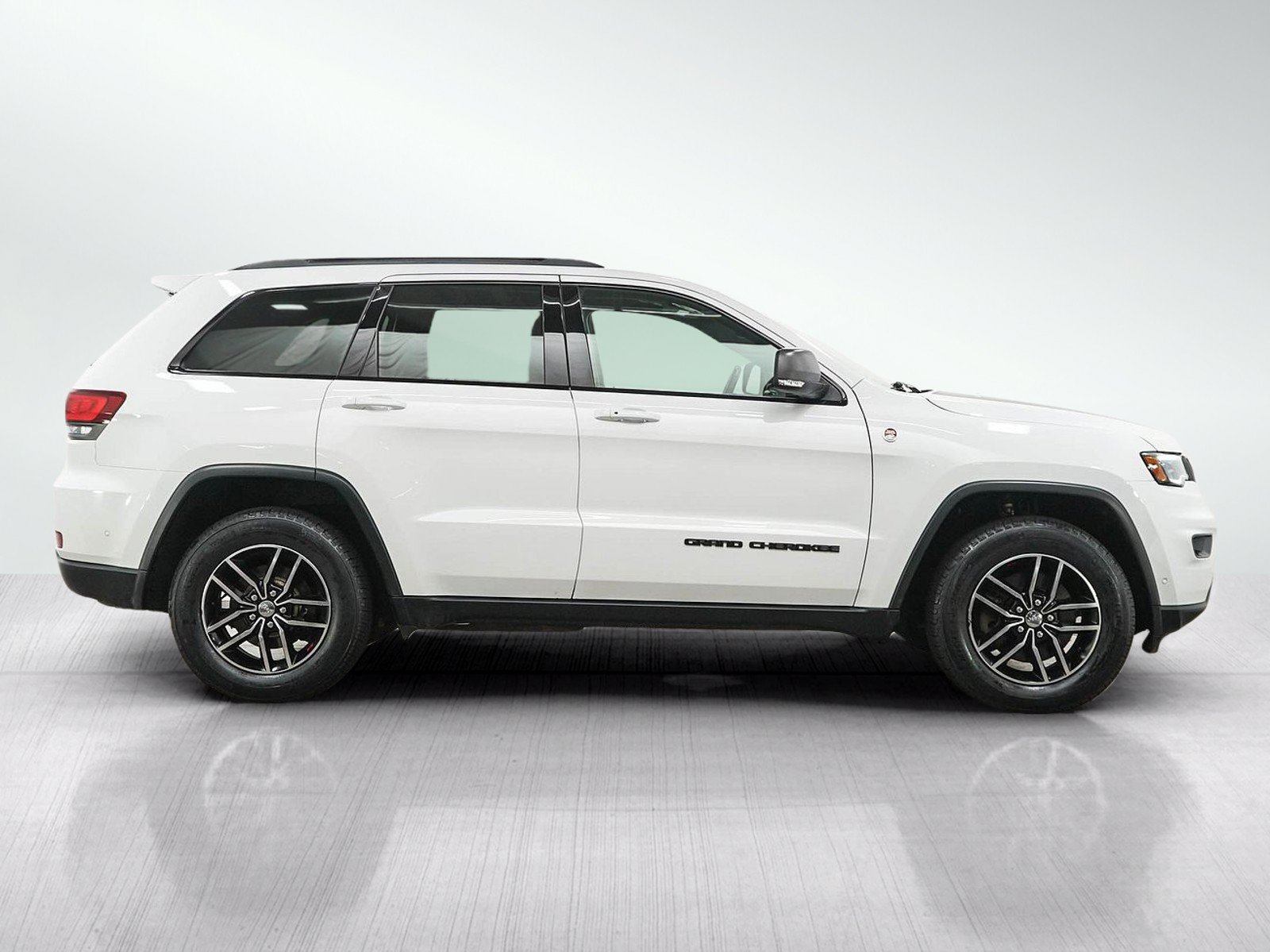Used 2018 Jeep Grand Cherokee Trailhawk w/ Trailhawk Luxury Group AWD/4WD image 6