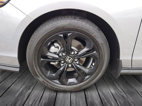 Certified 2025 Honda Accord SE image 9