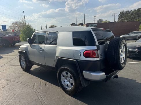 Used 2007 Toyota FJ Cruiser 2WD image 7