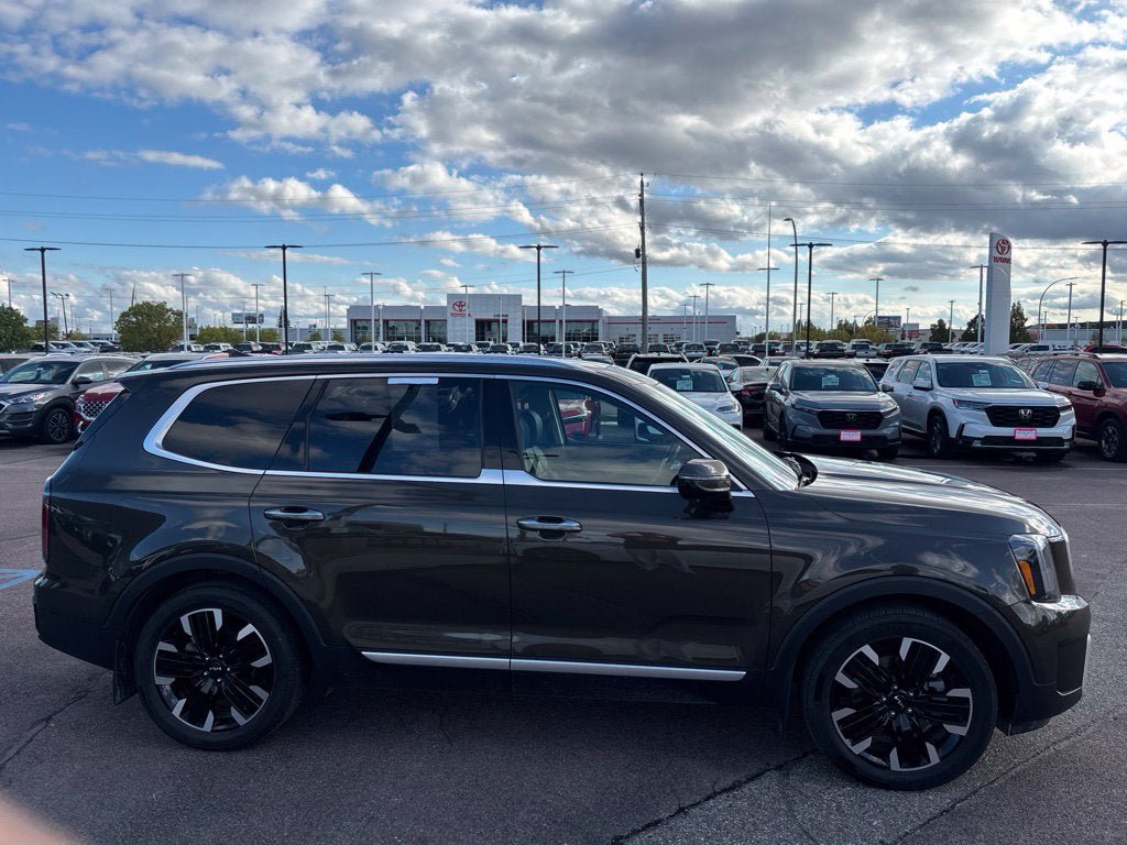 Used 2024 Kia Telluride SX Prestige w/ Towing Package AWD/4WD image 4