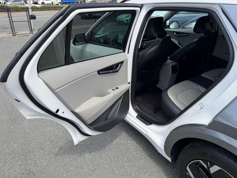 Used 2024 Kia Niro Wave w/ Wave Preserve Package FWD image 48