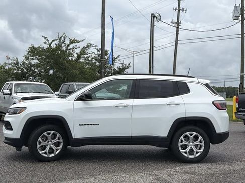 Used 2024 Jeep Compass Latitude AWD/4WD image 13