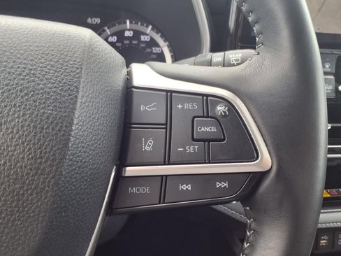 Certified 2025 Toyota Highlander XLE FWD image 17
