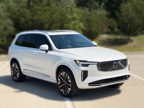 New 2026 Volvo XC90 B5 Plus AWD/4WD image 3