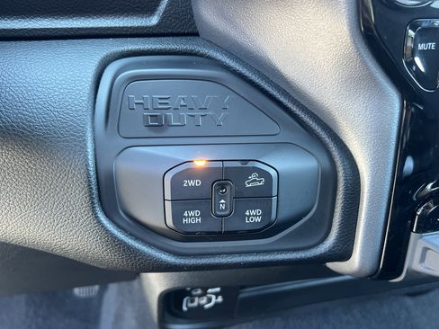 Used 2025 RAM 2500 Big Horn AWD/4WD image 36