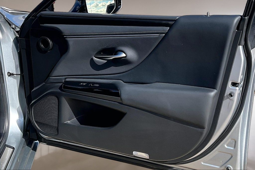 Used 2025 Lexus ES 350 w/ Premium Package FWD image 19
