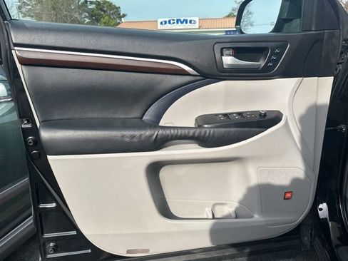 Used 2015 Toyota Highlander Limited image 11