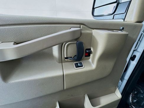 Used 2021 Chevrolet Express 2500 w/ Driver Convenience Package image 14