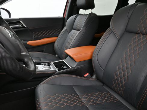 Used 2024 Mitsubishi Outlander SEL image 11