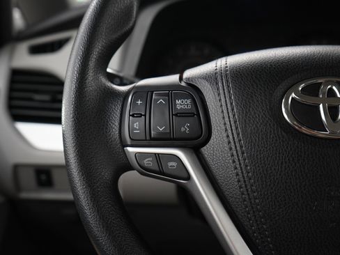 Used 2016 Toyota Sienna L FWD image 26