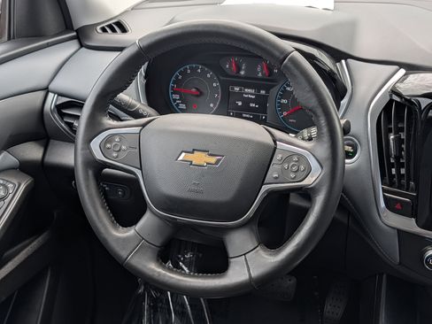 Used 2020 Chevrolet Traverse LT FWD image 17